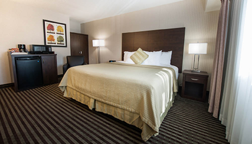 Victoria Inn Winnipeg hotel guest room on corporate floor